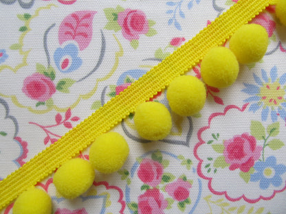 Jumbo Pom Pom Trim